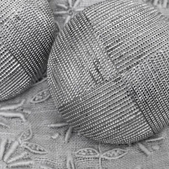 SILVER TEXTURED VINTAGE ROUND CLIP BACK EARRINGS - Picture 2 of 6